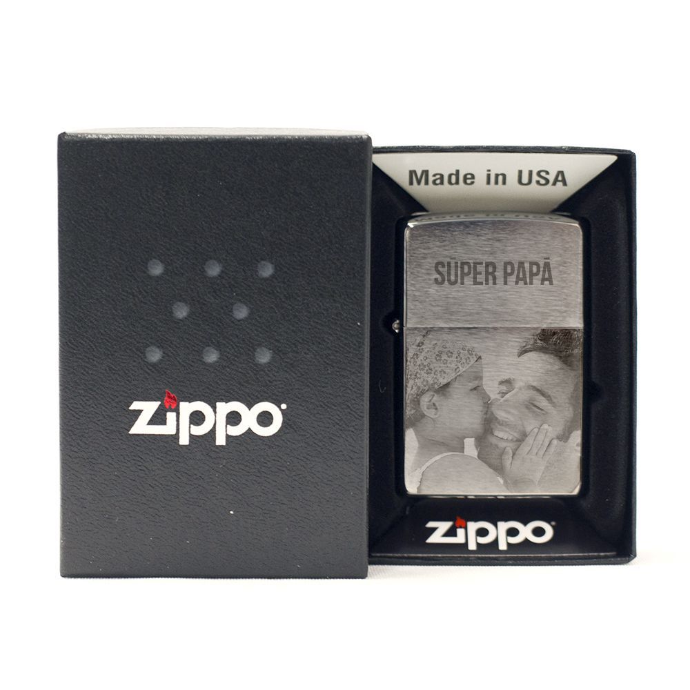 Encendedor Zippo personalizado con una foto grabada y texto